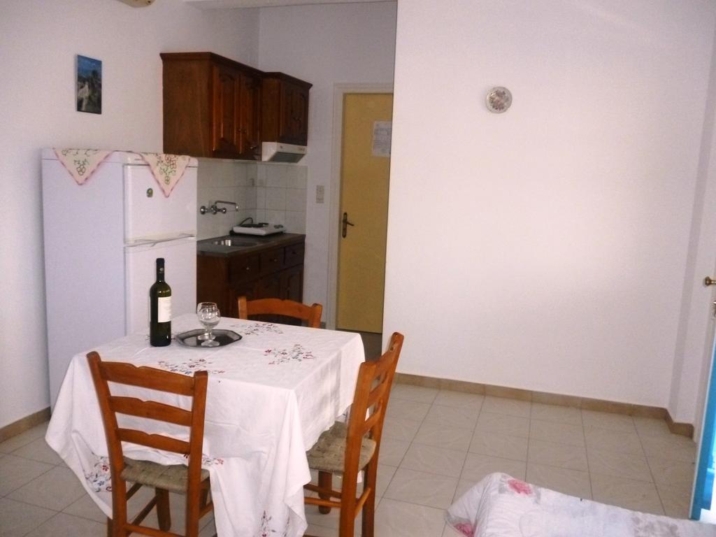 Apartments Jota Marathókampos Стая снимка